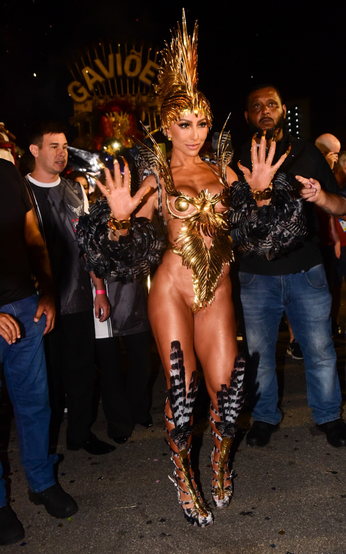 Sabrina Sato na concentra&ccedil;&atilde;o da Gavi&otilde;es da Fiel