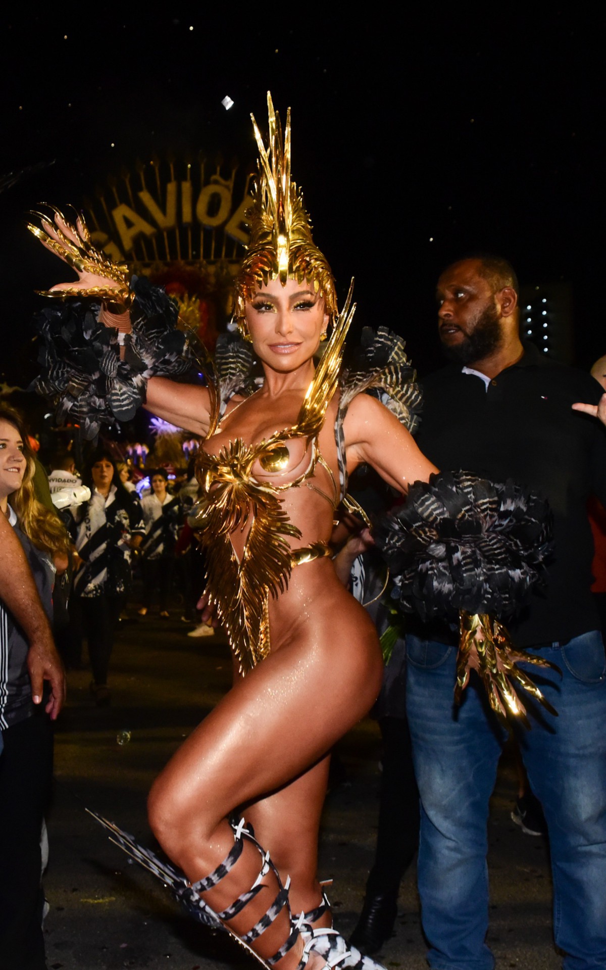 Sabrina Sato na concentra&ccedil;&atilde;o da Gavi&otilde;es da Fiel