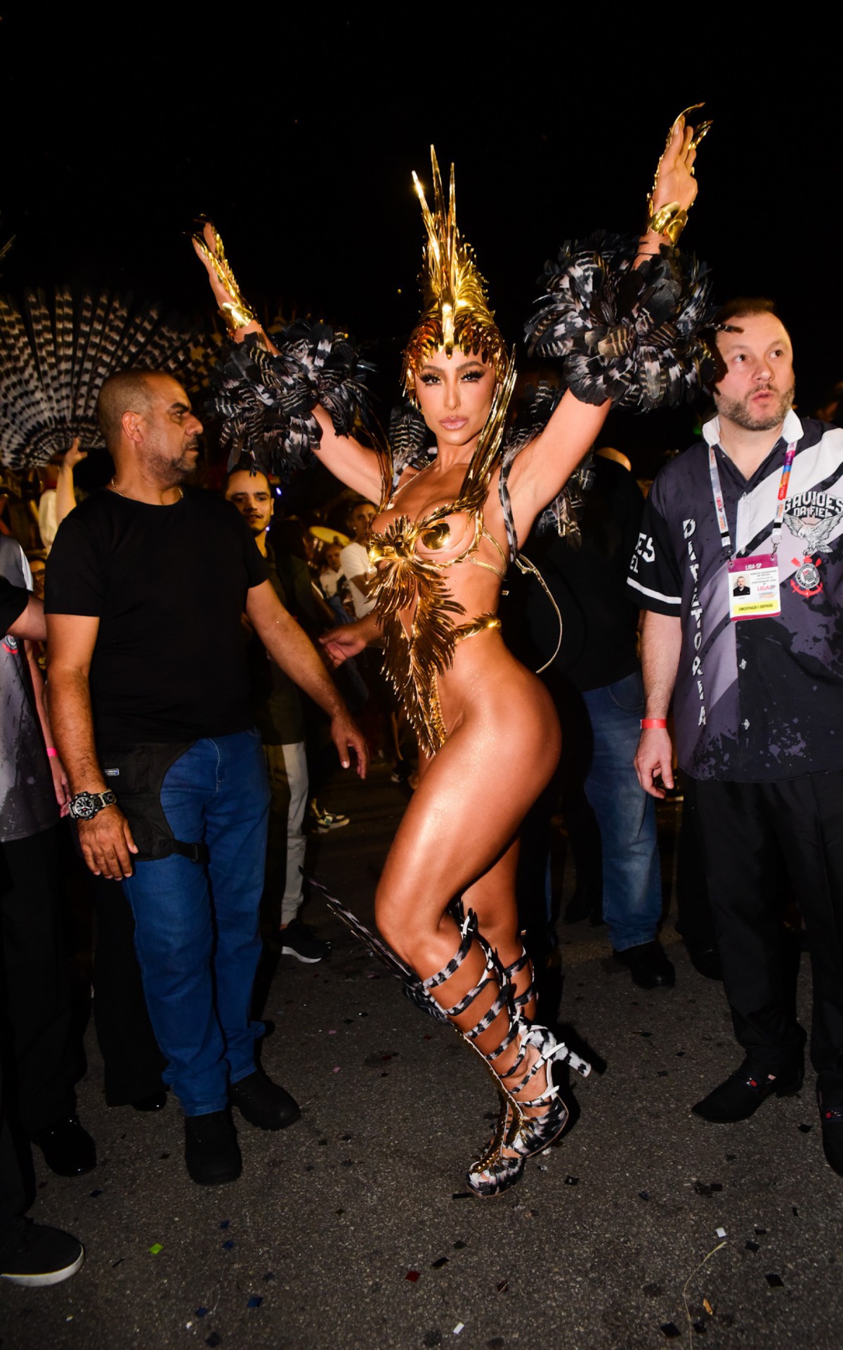 Sabrina Sato na concentra&ccedil;&atilde;o da Gavi&otilde;es da Fiel