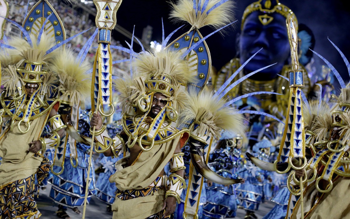 Vila Isabel encerrou os desfiles do Grupo Especial