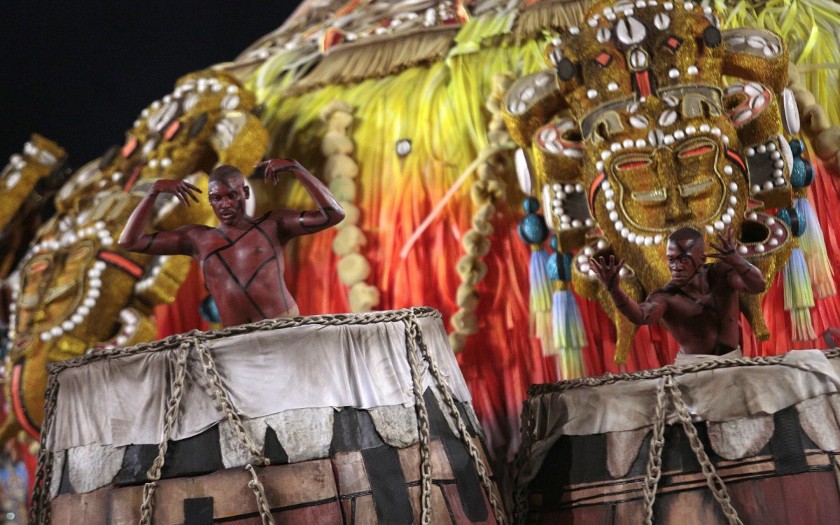 Vila Isabel encerrou os desfiles do Grupo Especial