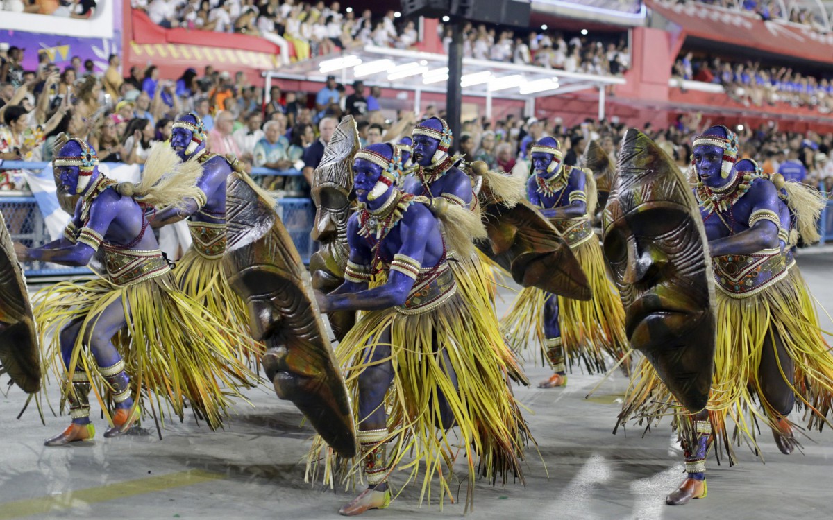 Vila Isabel encerrou os desfiles do Grupo Especial