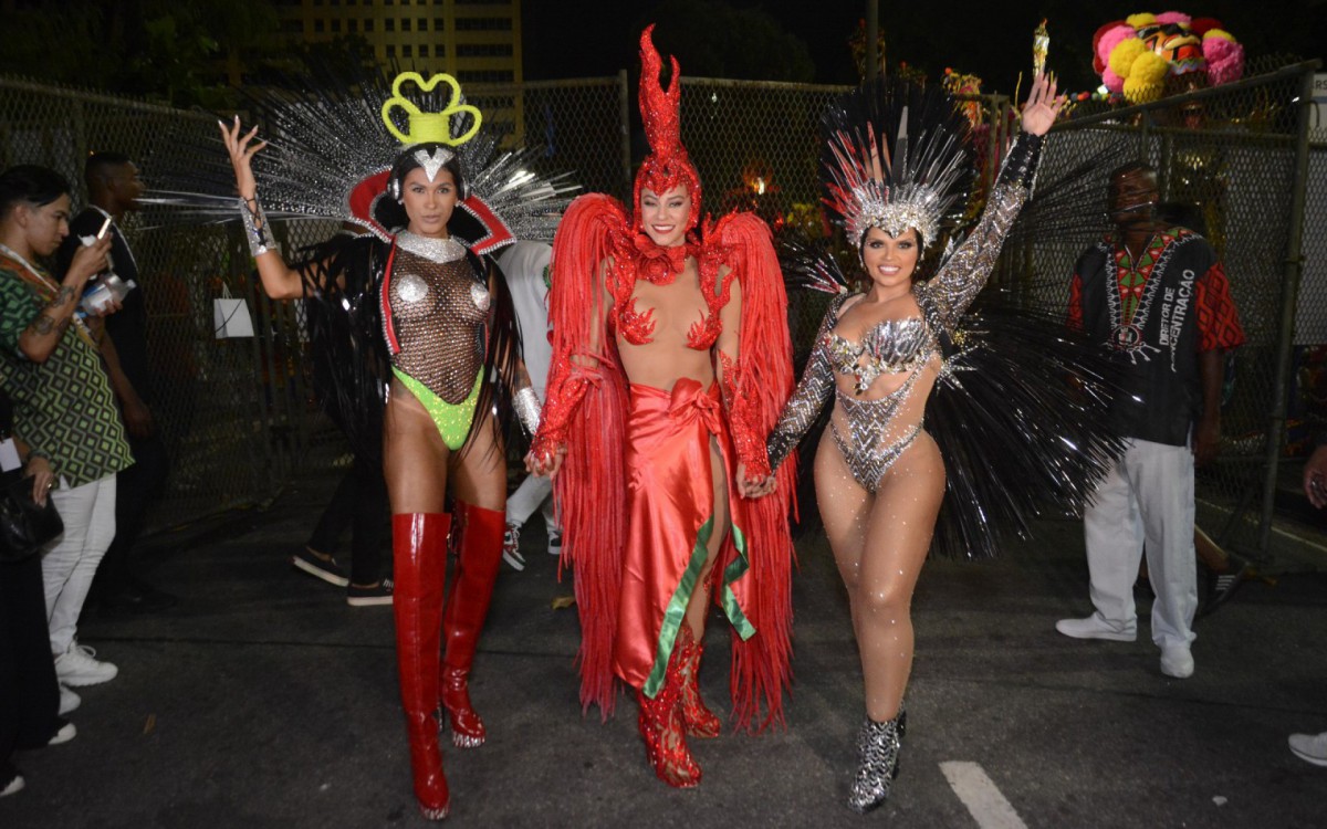 Paolla Oliveira est&aacute; na concentra&ccedil;&atilde;o da Grande Rio