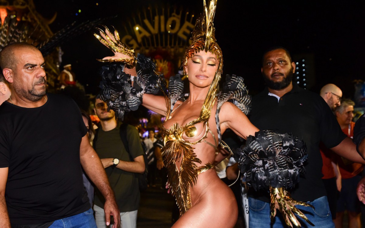 Sabrina Sato na concentra&ccedil;&atilde;o da Gavi&otilde;es da Fiel