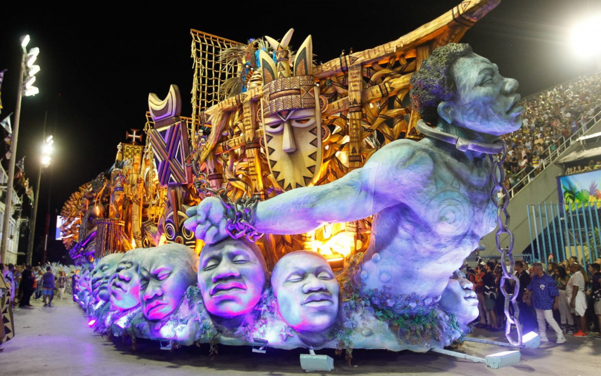 Portela foi a segunda escola a desfilar neste s&aacute;bado