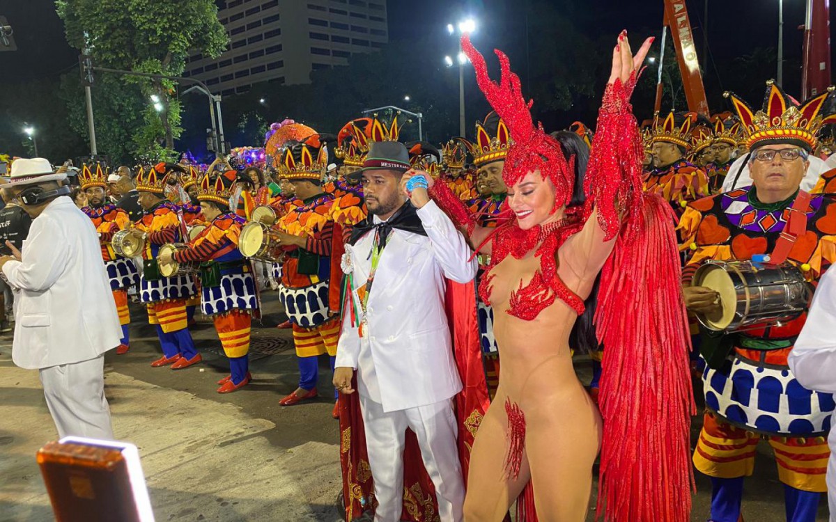 Paolla Oliveira, Rainha de bateria da Grande Rio, representou a pombagira no desfile - Thalita Queiroz / O DIA