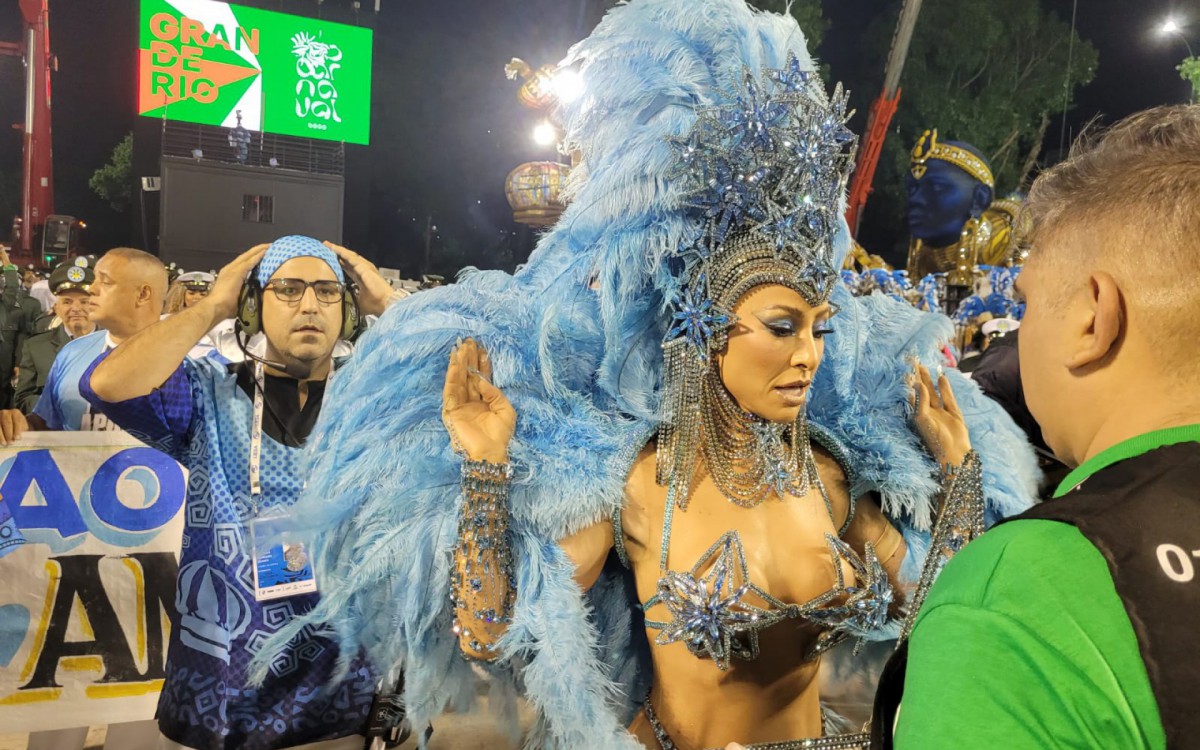 Sabrina Sato chega a tempo para desfile da Vila Isabel - Foto: Beatriz Perez / Agência O Dia