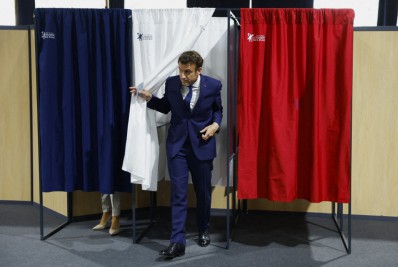 Com reeleição de Macron, pesquisa aponta que a eleição evidencia uma França dividida