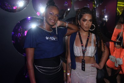 Ex-BBBs Jessilane e Maria se reencontram em camarote no Rio