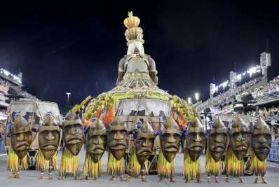 Homenagem a Martinho encanta e coloca Vila como uma das favoritas ao título do Grupo Especial