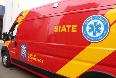 Assaltante vê viatura da PM, se esconde embaixo de um carro e acaba atropelado