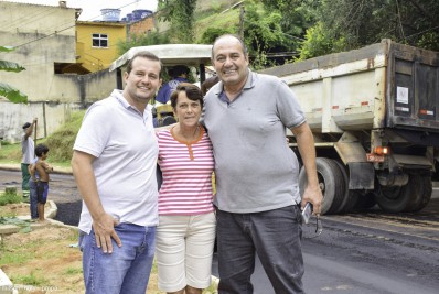 Prefeitura de Paty asfalta Rua dos Paraíbas com recursos municipais