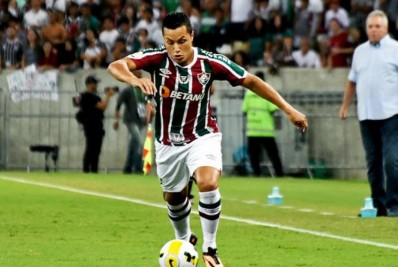 Lateral do Fluminense se torna jogador que mais errou cruzamentos em um jogo neste Brasileirão