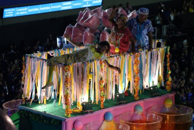 Unidos da Tijuca empolga Sapucaí com show da bateria 