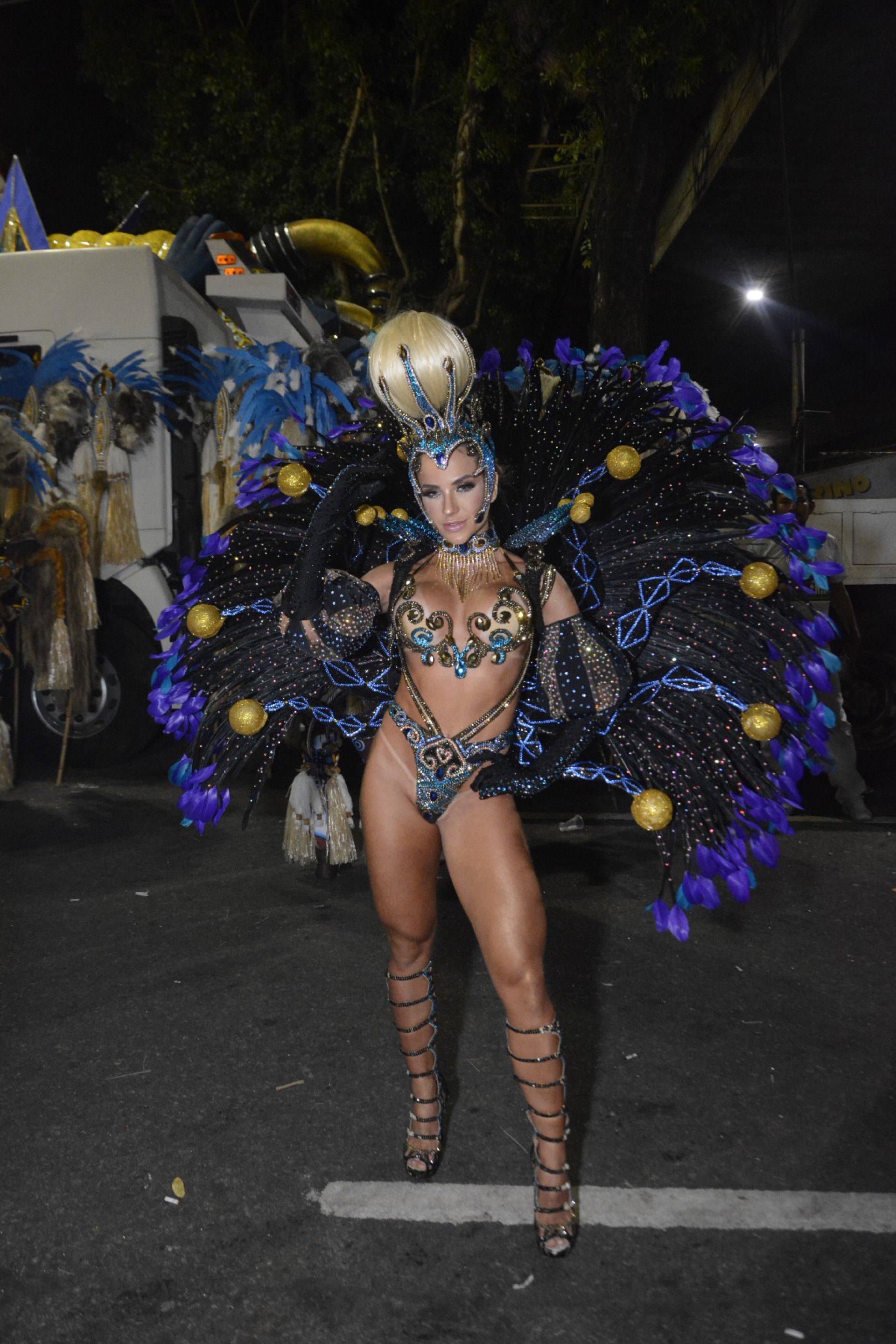 Ex-BBB Gabi Martins já está na concentração da Unidos de Vila Isabel - Ag. News