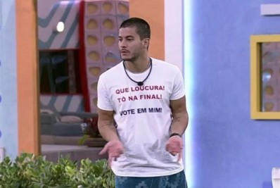 'BBB 22': Arthur machuca o pé e solicita atendimento médico