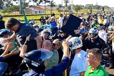 Bolsonaro começa a semana com motociata e passeio a cavalo em São Paulo