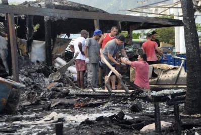 Suspeito de incendiar quiosque na Barra tem anotações por roubo e crimes contra o patrimônio