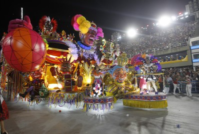 David Brazil brinca com rivalidade de clubes ao comemorar título da Grande Rio: 'estava me sentindo vascaíno'
