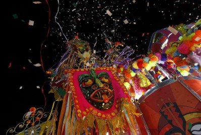 Carnavalesco da Grande Rio comemora título e fala em presente para Exu