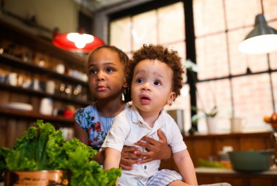 Seus filhos brigam demais? Ajude, mas seja imparcial!