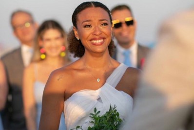 Sheron Menezzes divulga fotos emocionantes do casamento na praia: 'Um grande cortejo de felicidade'