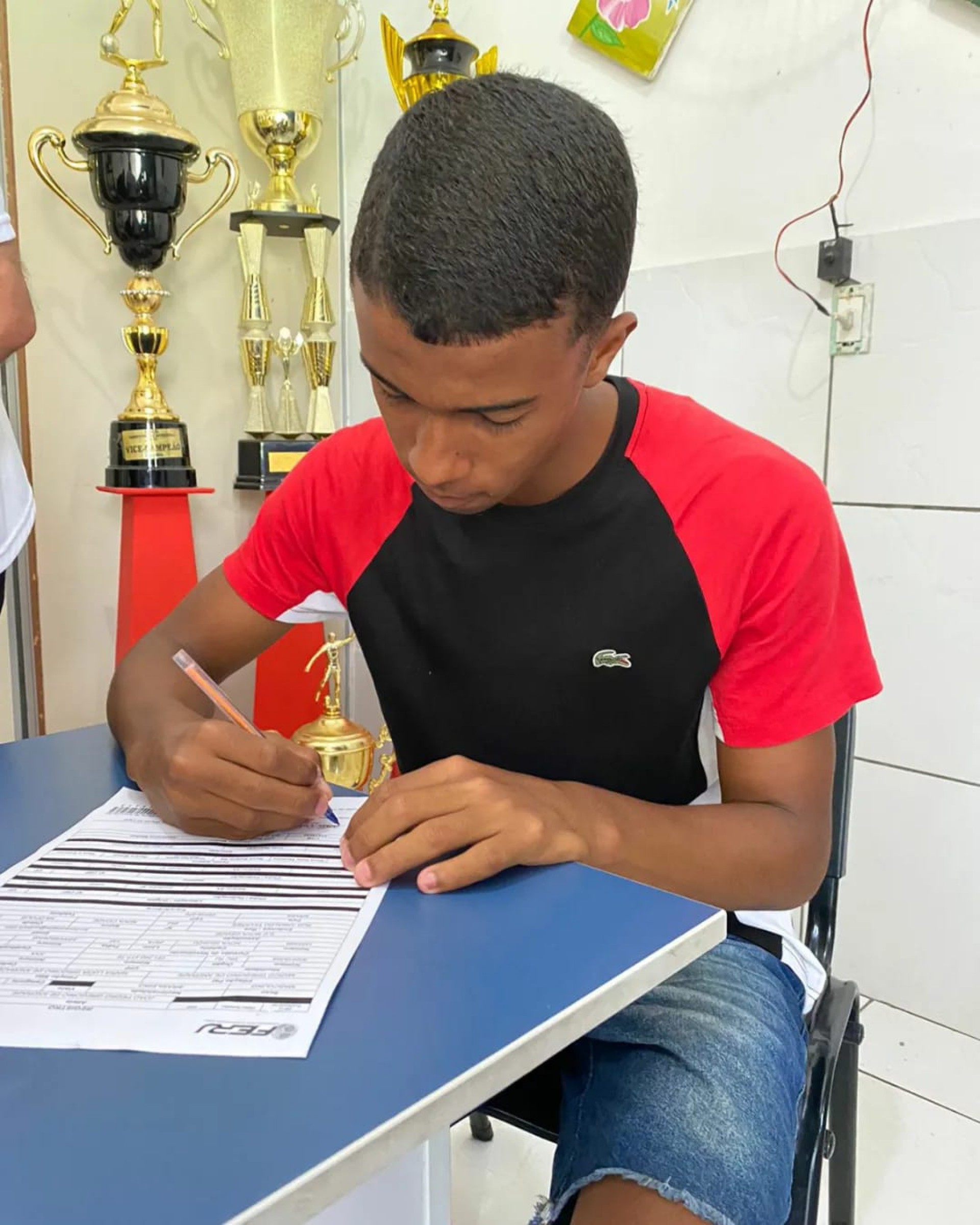 O volante Jorge e o atacante Lucas assinaram com o Esporte Clube Nova Cidade - Divulgação
