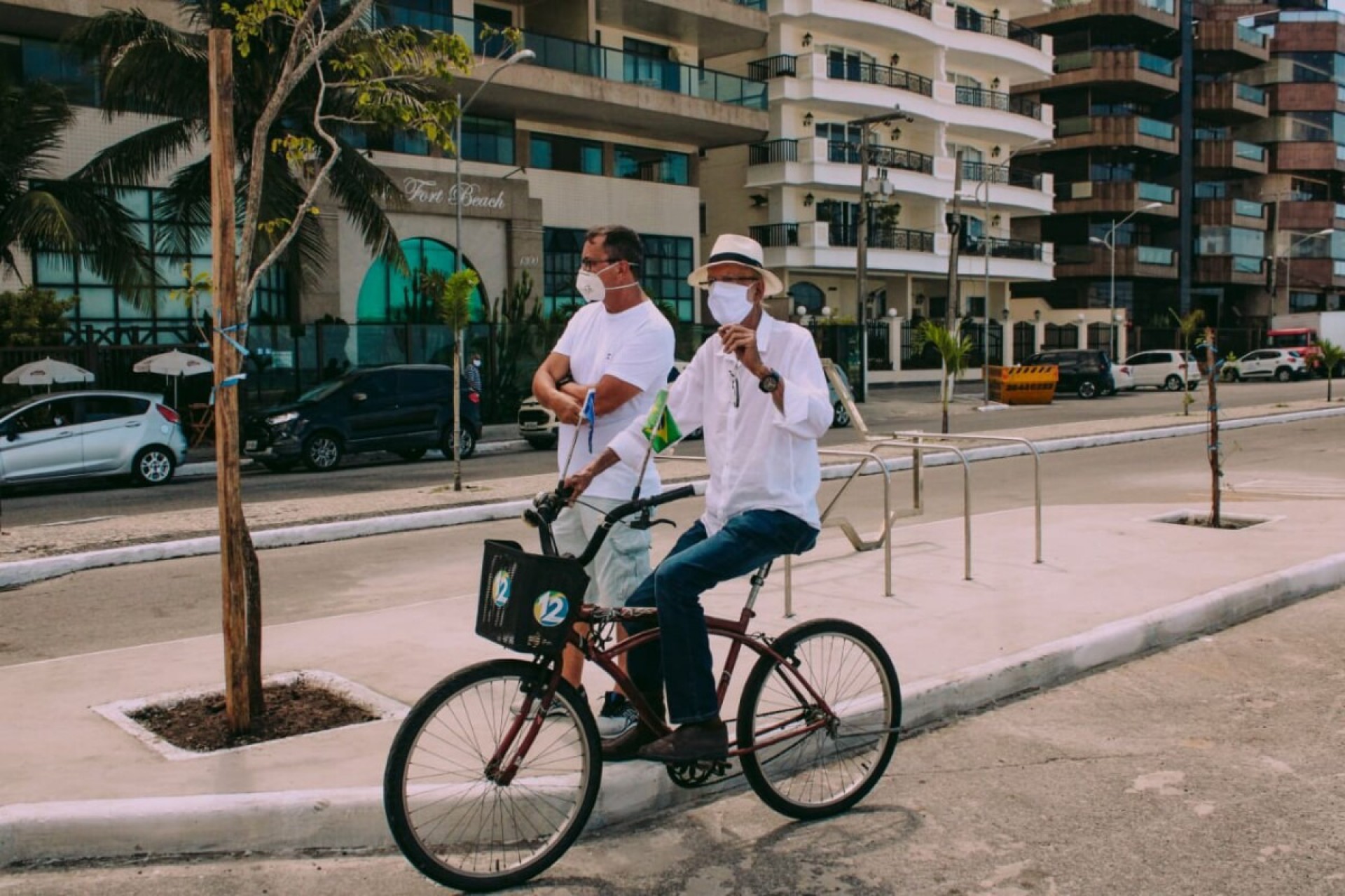 Zé está doido para pegar sua bike e sair pela cidade, mas o médico dele disse que pode fazer, somente, uma caminhada leve  - RC24h