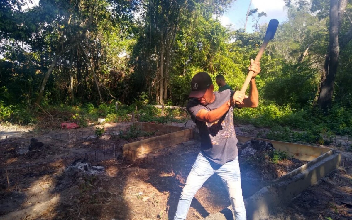 Fiscaliza&ccedil;&atilde;o retira mais uma constru&ccedil;&atilde;o irregular do Parque do Mico-le&atilde;o-dourado, no segundo distrito de Cabo Frio