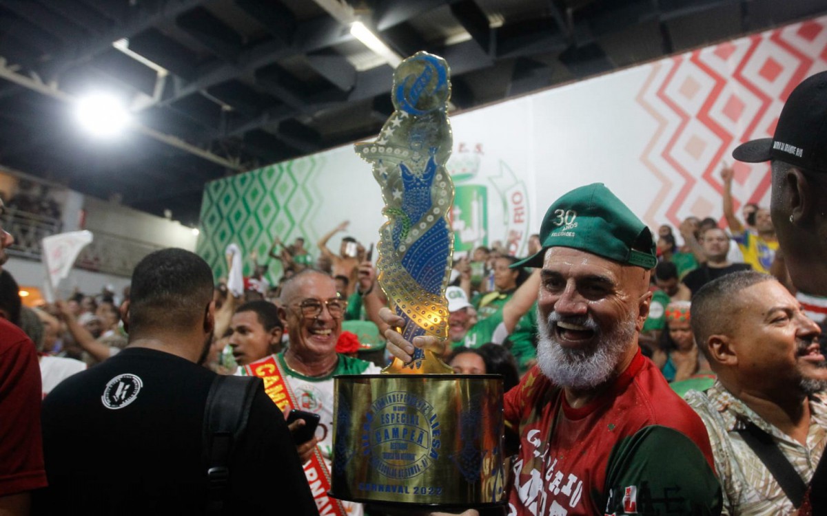 Torcedores lotam a quadra da Grande Rio - Foto: Reginaldo Pimenta / Agência O Dia