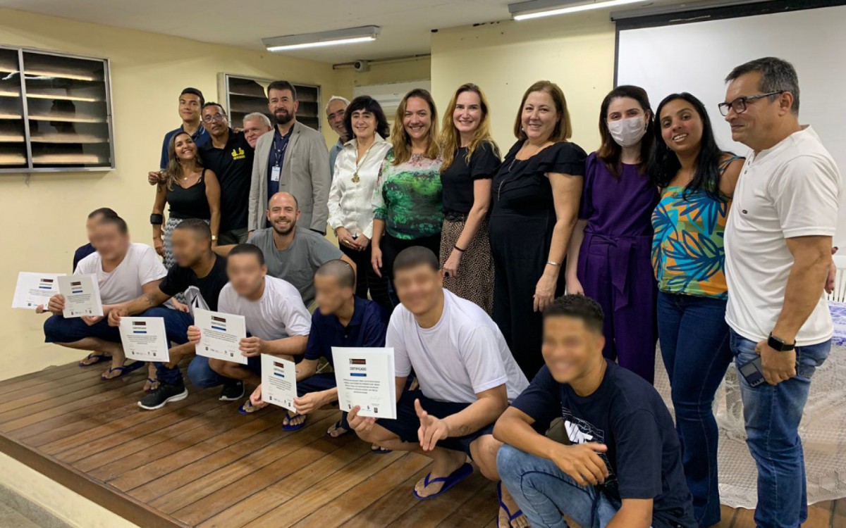 O curso aconteceu nos meses de janeiro e fevereiro deste ano. A dire&ccedil;&atilde;o-geral do Degase, dire&ccedil;&atilde;o e equipe do CAI, da ABC Cursos, TV Degase e familiares dos jovens marcaram presen&ccedil;a no evento