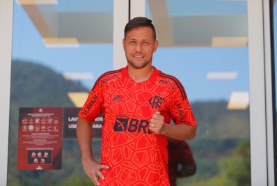 Adidas lança dois uniformes de goleiros para o Flamengo na temporada 2022. Veja!