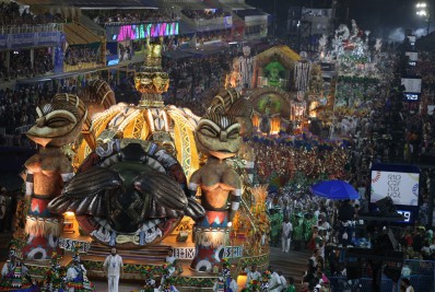 Império Serrano conquista vaga no Grupo Especial