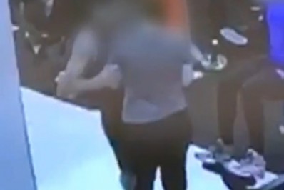 Jovem leva mordida após esbarrar em homem na academia