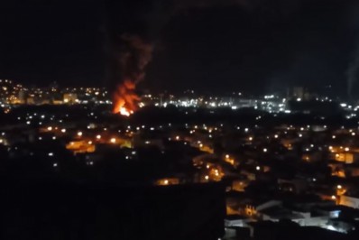 Perícia vai investigar causas do incêndio em galpão da CSN em Volta Redonda