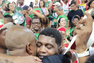 Intérprete da Grande Rio comemora título: 'Me sinto honrado'