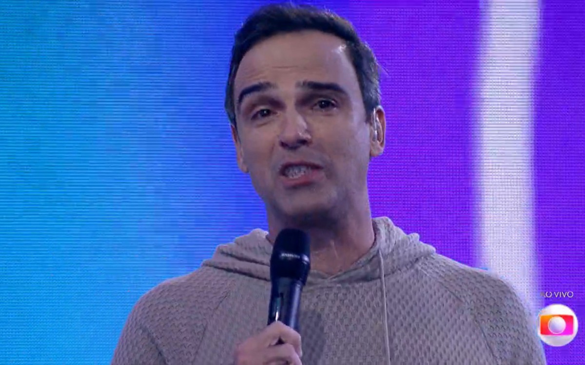 Tadeu Schmidt se emocionou em seu primeiro discurso para anunciar o vencedor do 'BBB' - Reprodução/Globo