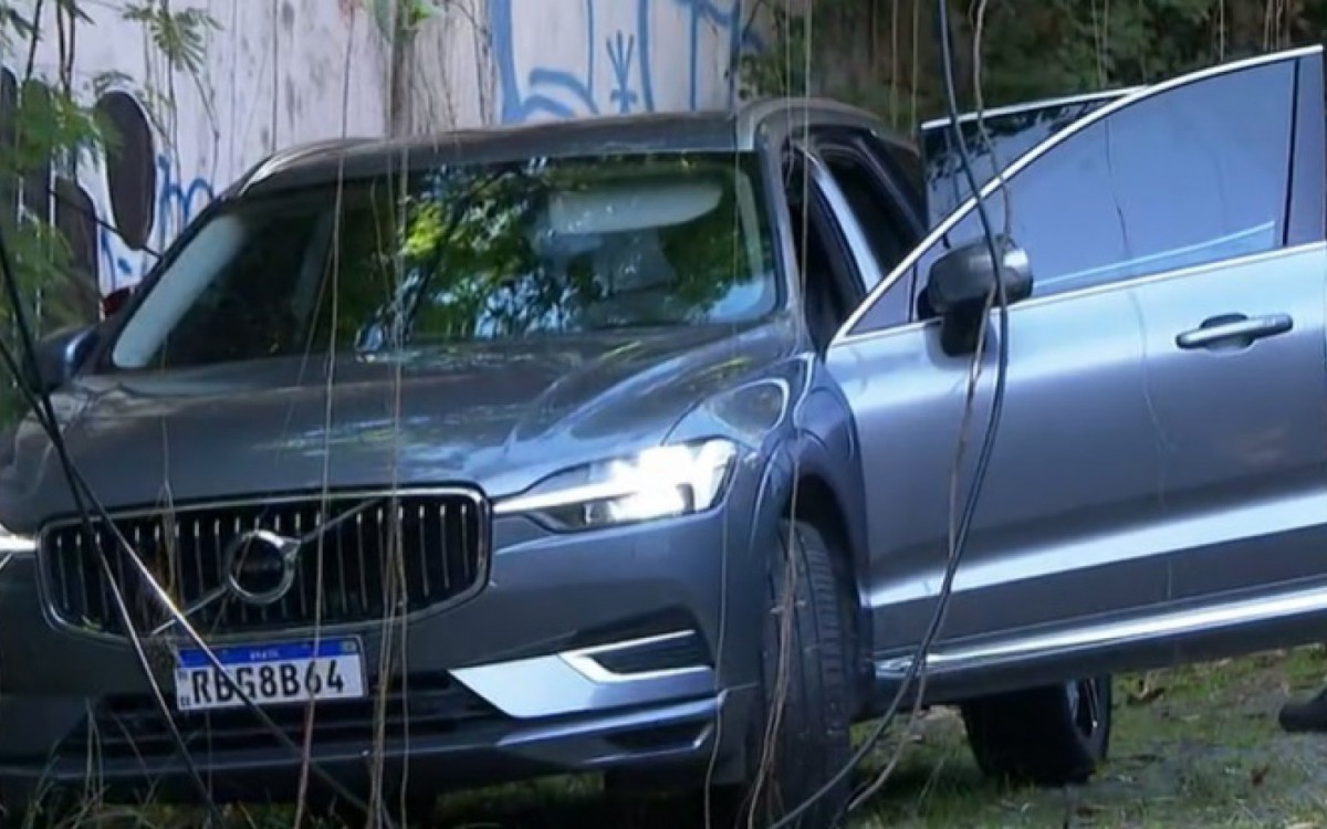 Carros foram roubados durante a fuga dos criminosos