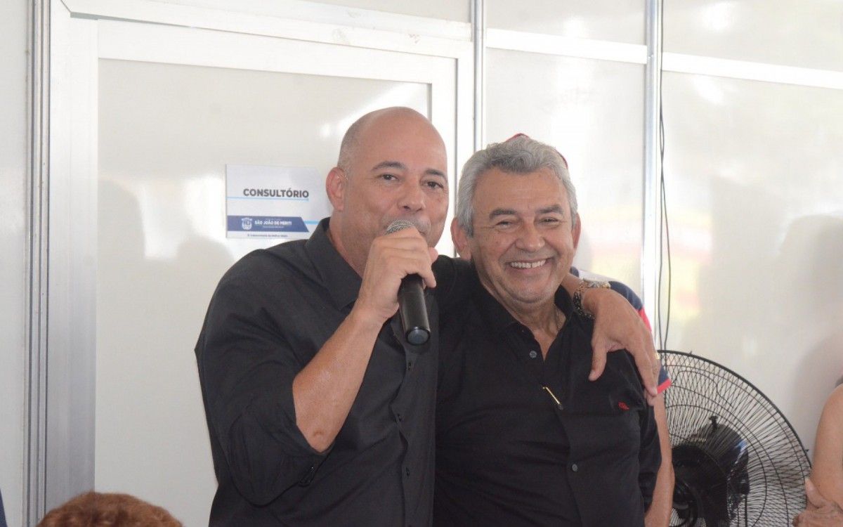  Da esquerda para direita: deputado estadual Valdecy da Sa&uacute;de e o prefeito Dr&deg; Jo&atilde;o