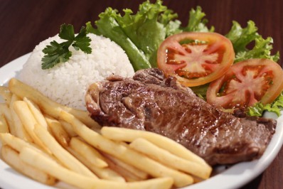 Com inflação acumulada, o tradicional prato feito tem alta de 26% em 12 meses no Rio 