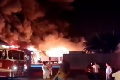 Incêndio atinge galpões próximos ao Aeroporto de Guarulhos