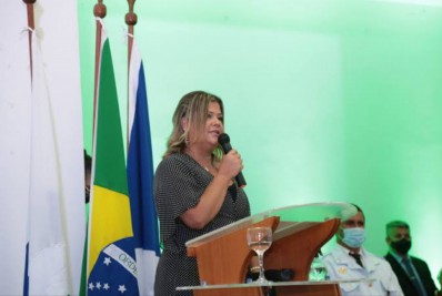 Prefeita volta a antecipar salários e diz que 