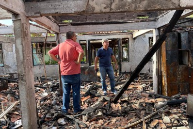 Prefeito de Búzios age rápido e declara que vai reconstruir e reformar o prédio da Apae que pegou fogo no final de semana