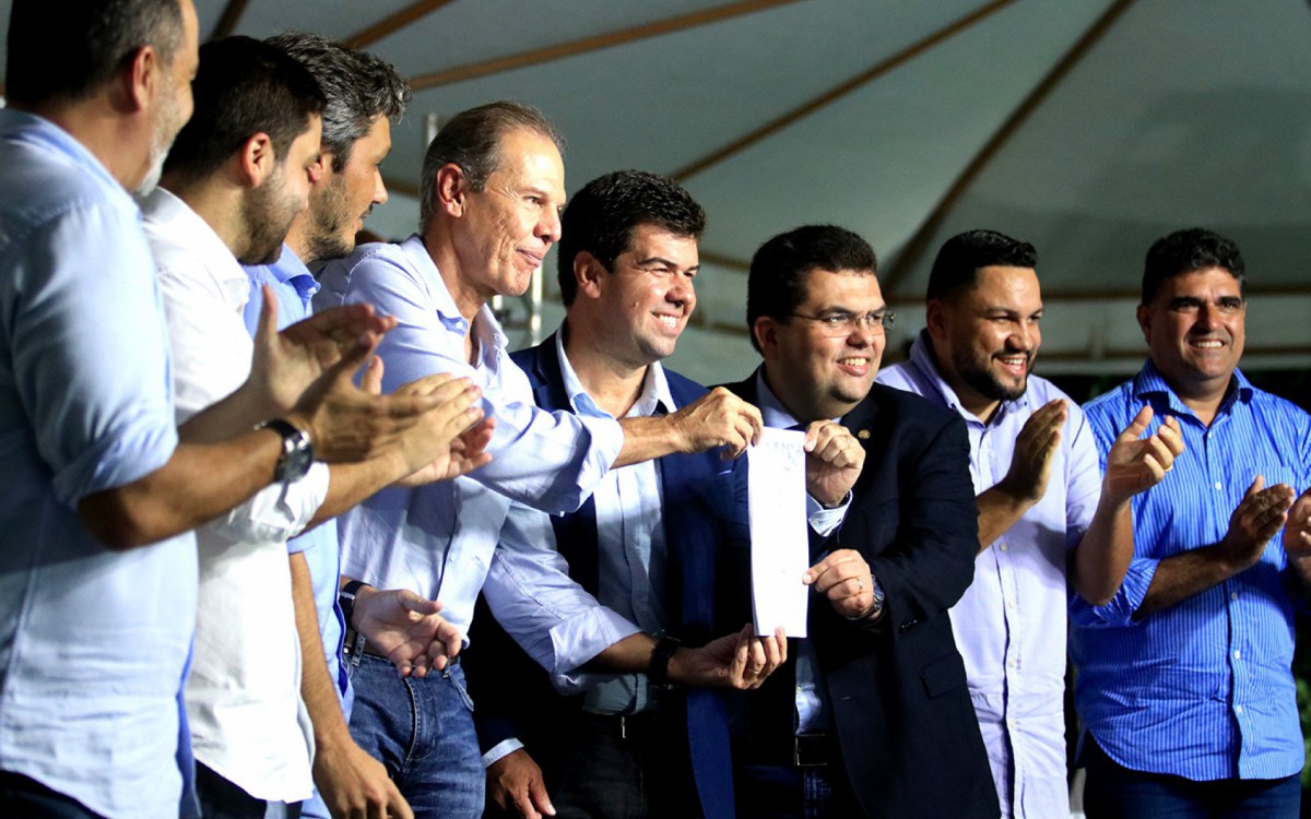 A partir da libera&ccedil;&atilde;o da lideran&ccedil;a de instala&ccedil;&atilde;o da UPGN, o Grupo Vale Azul d&aacute; andamento ao projeto de licenciamento de dois novos gasodutos, as Rotas 5B e 4C, que ir&atilde;o interligar a planta de g&aacute;s a reservas em produ&ccedil;&atilde;o nas Bacias de Campos e de Santos