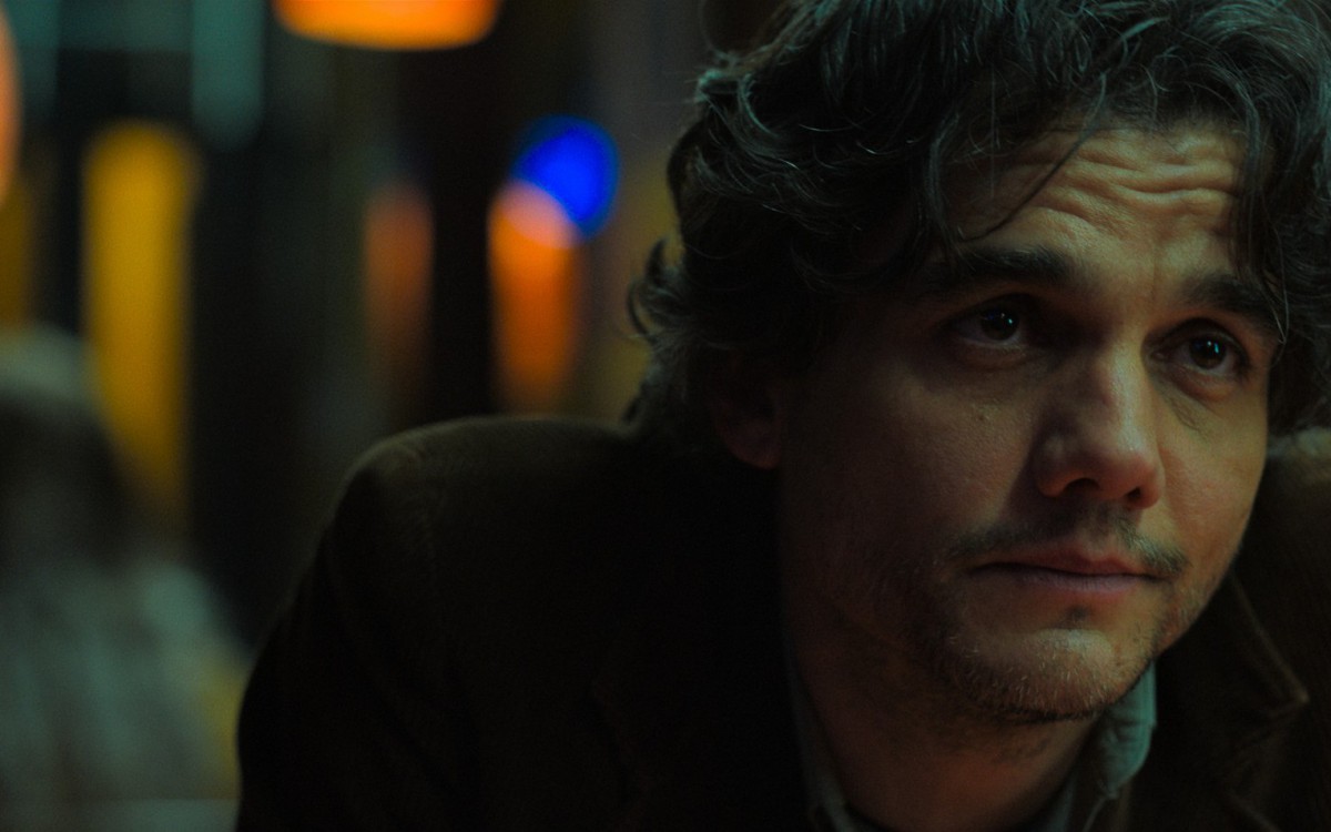 Wagner Moura em cena de 'Iluminadas' - Elizabeth Sisson/Apple/ Divulgação