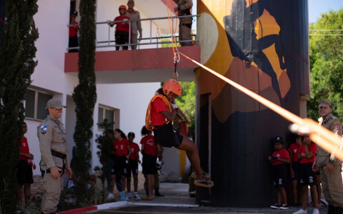 Formatura de 90 alunos da 1&ordf; turma de 2022 do projeto Bombeiro Mirim aconteceu em Volta Redonda - Cris Oliveira