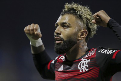 Gabigol recebe homenagem pelos 200 jogos com a camisa do Flamengo