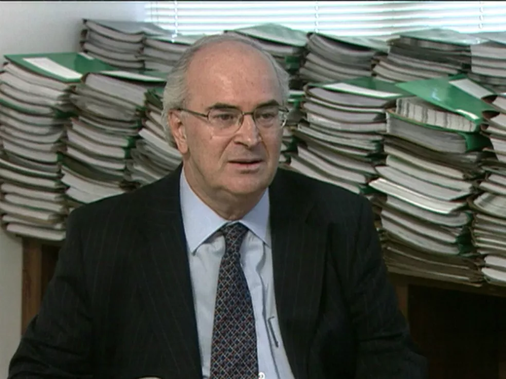 Justiça condena União a indenizar advogado de Lula por grampos da Lava Jato