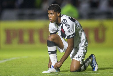Andrey Santos aproveita chance no Vasco e celebra: 'Não podia ser melhor'