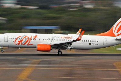 Avião com Eduardo Bolsonaro e outros parlamentares arremete e é obrigado a mudar rota